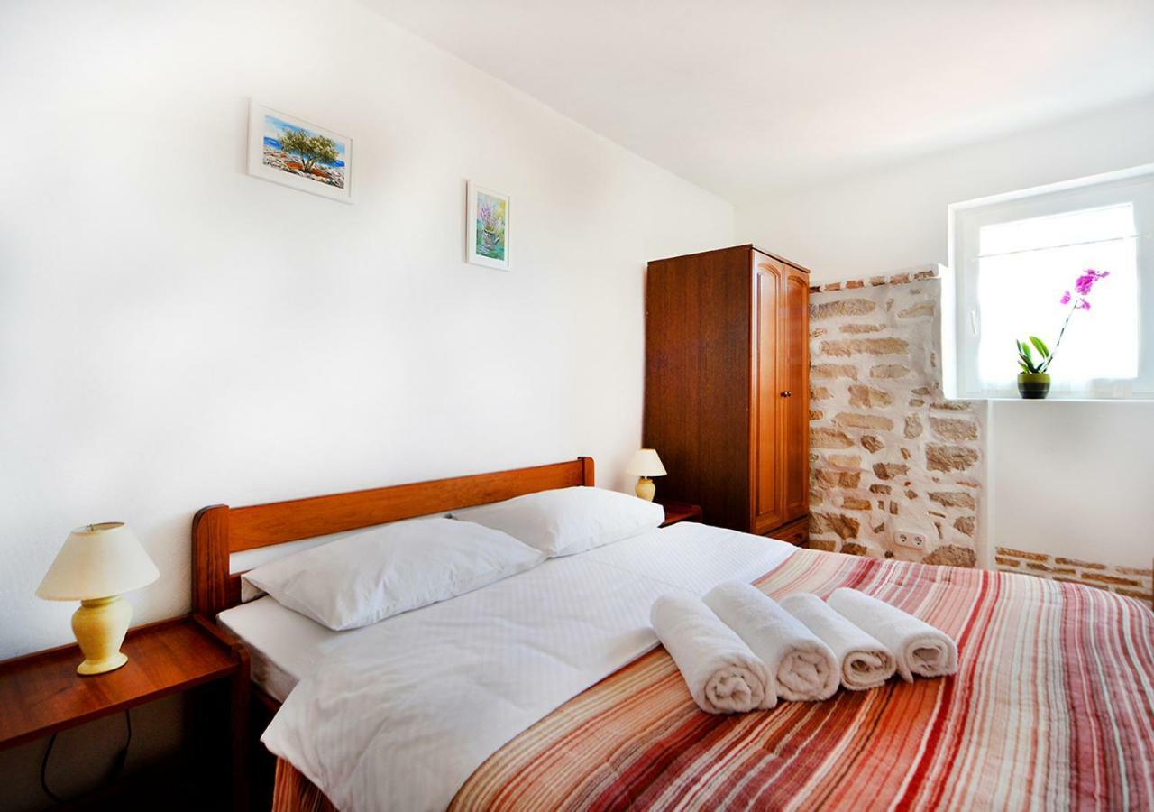 Old Town Vrsar, Apartments Danica & Zoran Экстерьер фото